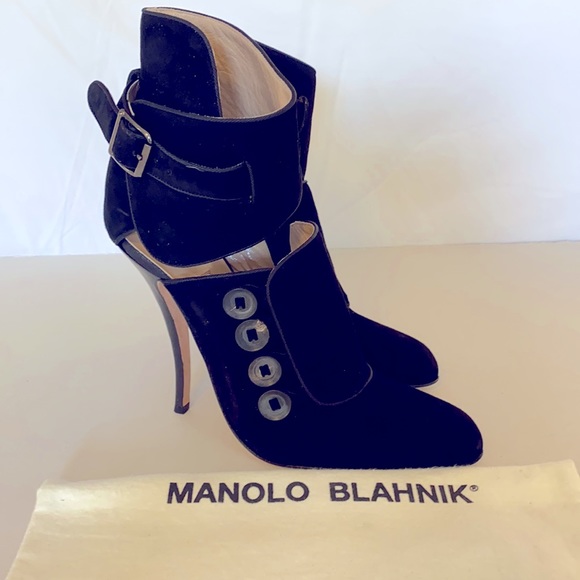 - Manolo Blahnik Black Suede Button Boot Heels 39.5 - Picture 4 of 14